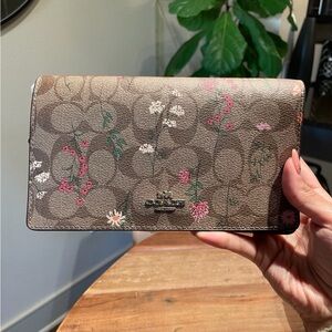 NWT Coach crossbody clutch wallet in signature print